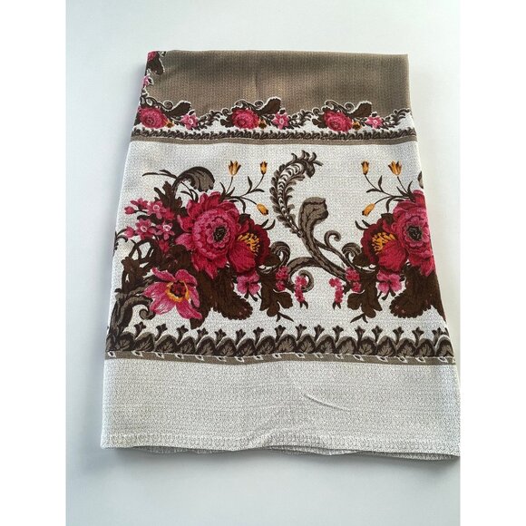 Vintage 70s tablecloth, rectangle, tan, cream, pink flowers, 50" x 73" - Picture 7 of 10